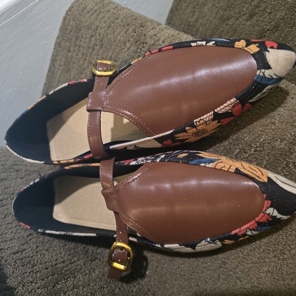 Floral Loafers with Brown Leather Accents